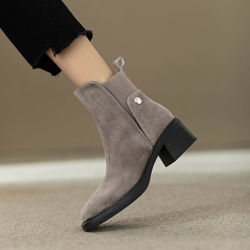 Women'S Fashion Trends Autumn 2025 - Zamszowe damskie botki na grubej podeszwie,