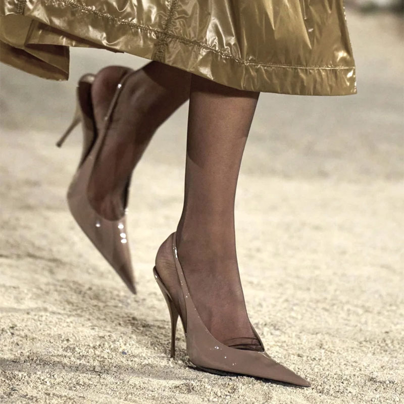 Women Fashion Trend 2026 - Nowe, proste sandały z odkrytą piętą