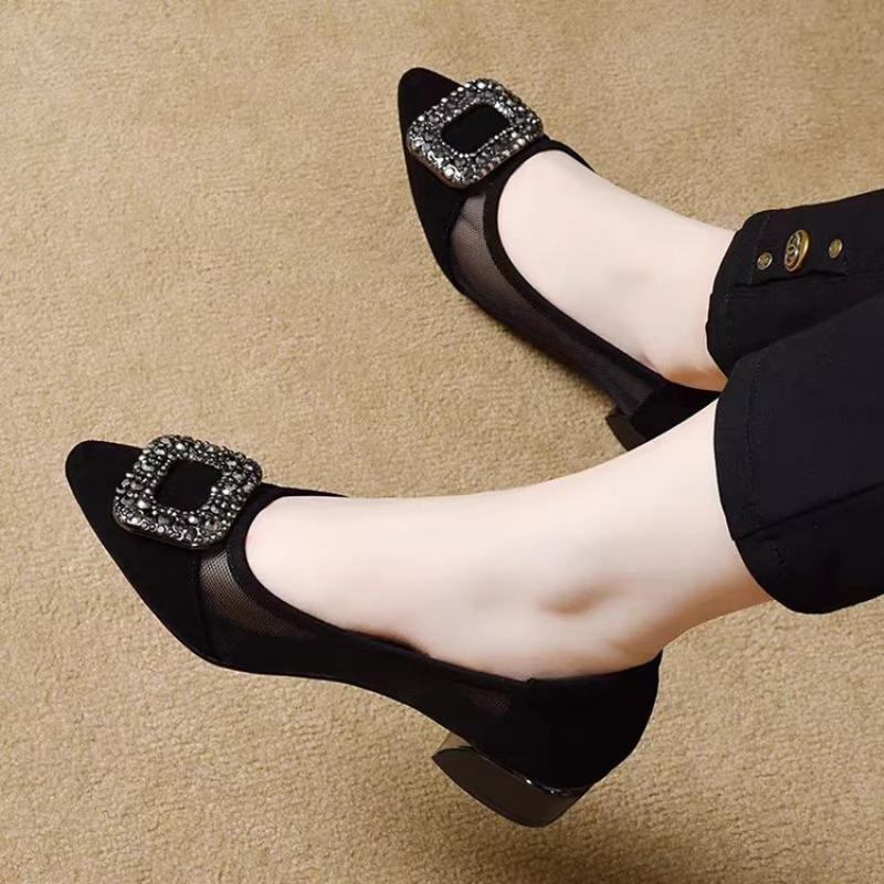 Eleganckie czółenka z ostrym n – Women Fashion Store recenzja i cena